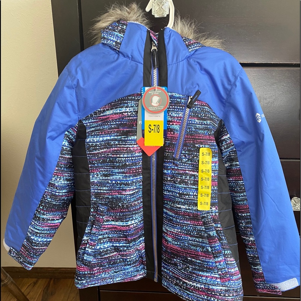 Girls Free Country Blue Snow Jacket 7/8 runs large